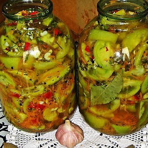 Recettes simples et délicieuses pour les tomates vertes marinées: comment les cuire et les rouler correctement pour l'hiver