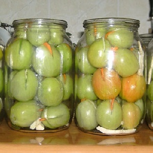 Recettes simples et délicieuses pour les tomates vertes marinées: comment les cuire et les rouler correctement pour l'hiver