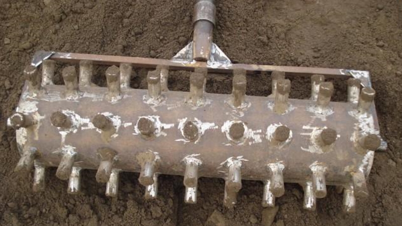 Qu'est-ce qu'un planteur d'ail: un examen des meilleurs modèles et des instructions pour fabriquer un planteur de vos propres mains