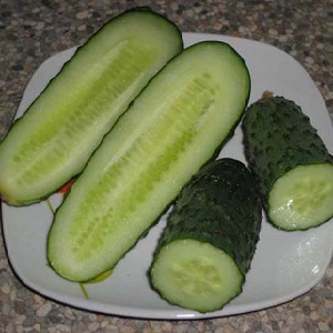 Concombre Shchedryk à maturation précoce et autogame pour la consommation fraîche et les préparations pour l'hiver