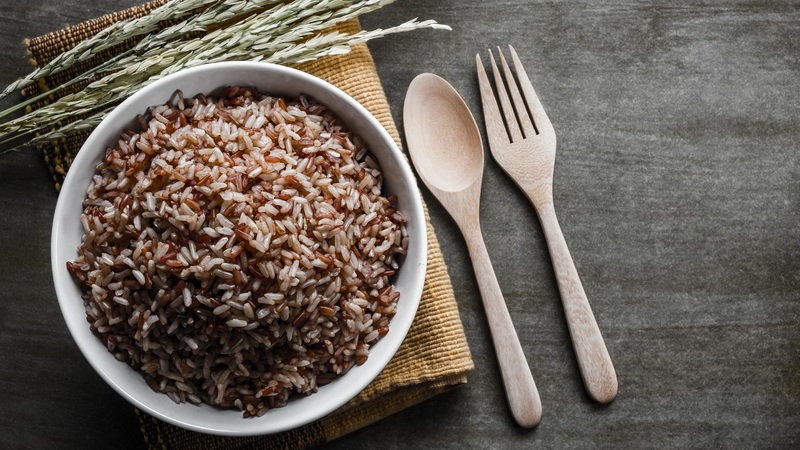 Quoi de mieux pour perdre du poids - riz ou sarrasin: nous comparons la teneur en calories, les avantages et les critiques de la perte de poids