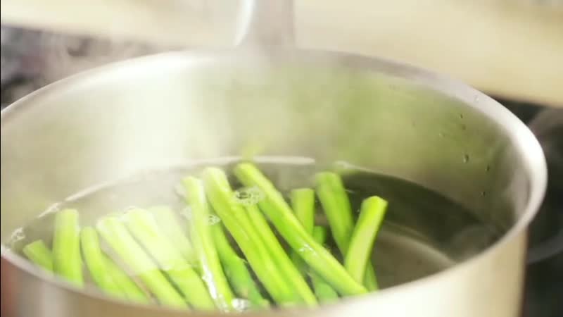 Comment faire cuire rapidement et délicieusement des asperges en conserve: les meilleures recettes