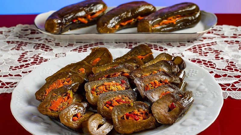 Comment faire cuire l'aubergine marinée pour l'hiver: les recettes les plus délicieuses