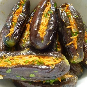 Comment faire cuire l'aubergine marinée pour l'hiver: les recettes les plus délicieuses