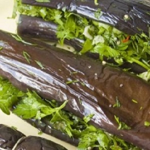 Comment faire cuire l'aubergine marinée pour l'hiver: les recettes les plus délicieuses