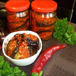 Comment faire cuire l'aubergine marinée pour l'hiver: les recettes les plus délicieuses