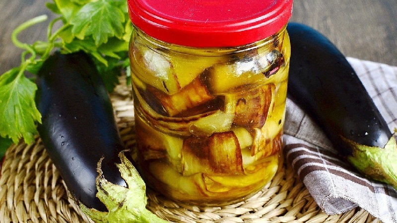 Comment faire cuire l'aubergine marinée pour l'hiver: les recettes les plus délicieuses