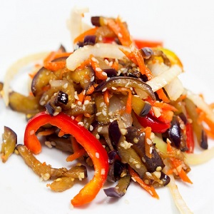 Comment faire cuire l'aubergine marinée pour l'hiver: les recettes les plus délicieuses