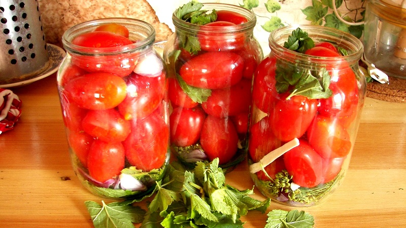 Comment cuisiner de délicieuses tomates marinées pour l'hiver: une sélection des meilleures recettes de ménagères expérimentées