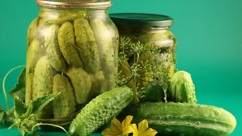 Comment préparer des cornichons croustillants pour l'hiver dans des bocaux est simple et savoureux