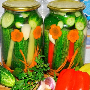 Comment préparer de délicieux cornichons à la moutarde pour l'hiver