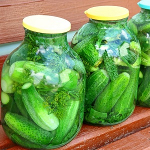 Comment préparer de délicieux cornichons à la moutarde pour l'hiver