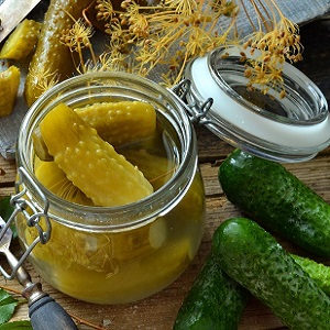 Comment préparer de délicieux cornichons à la moutarde pour l'hiver