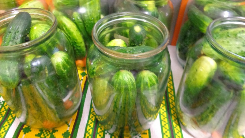 Les meilleures recettes pour saler les concombres sucrés pour l'hiver dans des pots de ménagères expérimentées