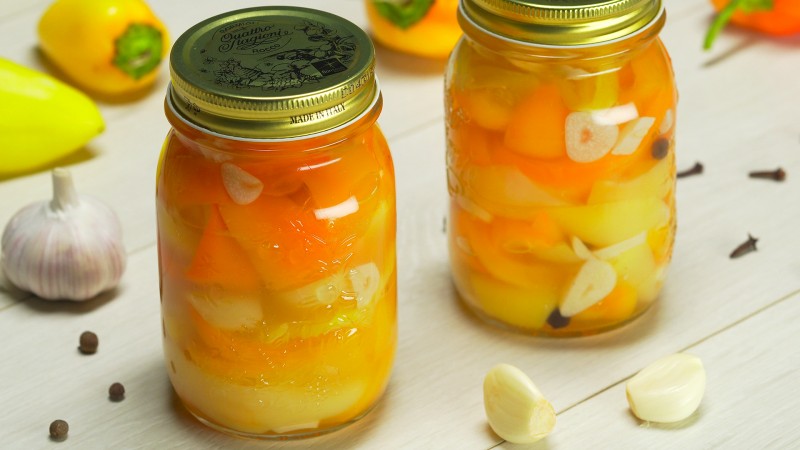 Les recettes les plus délicieuses et les plus simples pour les poivrons marinés pour l'hiver sans stérilisation des canettes