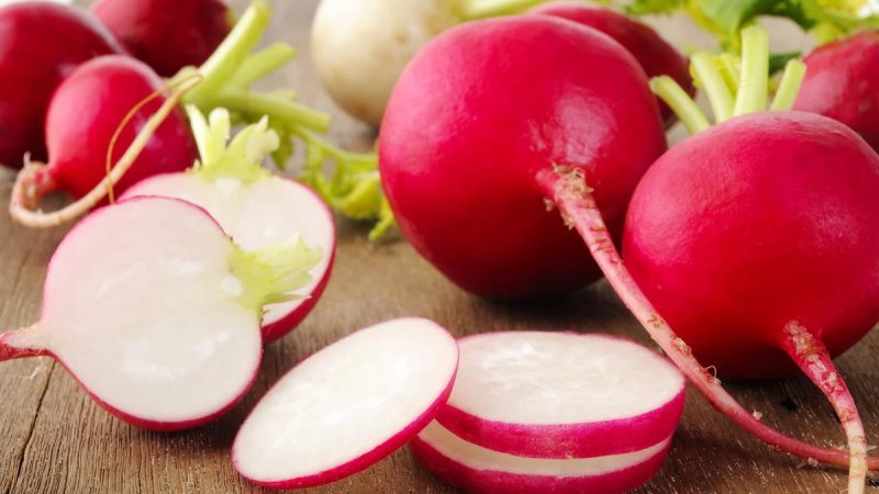 Comment faire pousser correctement des radis sur un rebord de fenêtre en hiver: instructions étape par étape et conseils utiles