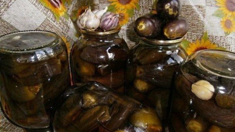 Comment préparer de délicieuses aubergines marinées sans stérilisation pour l'hiver