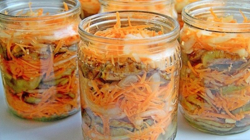 Comment préparer de délicieuses aubergines marinées sans stérilisation pour l'hiver