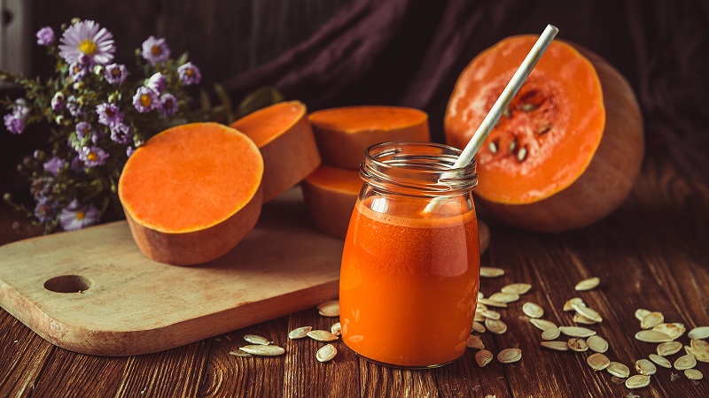 Les bienfaits du jus de citrouille pour les femmes: on se familiarise avec les propriétés médicinales, on se prépare et on boit correctement