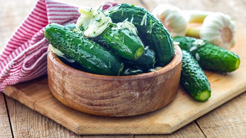 Comment conserver les concombres légèrement salés après le salage afin qu'ils ne se détériorent pas et ne salent pas trop