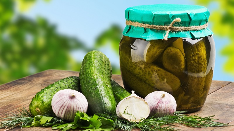 Comment conserver les concombres marinés dans un appartement: conditions générales, conseils utiles