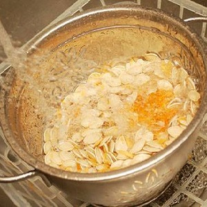 Comment éplucher les graines de citrouille à la maison: instructions étape par étape et conseils pour vous faciliter la tâche