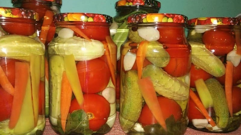 Comment faire cuire des concombres marinés avec des poivrons pour l'hiver