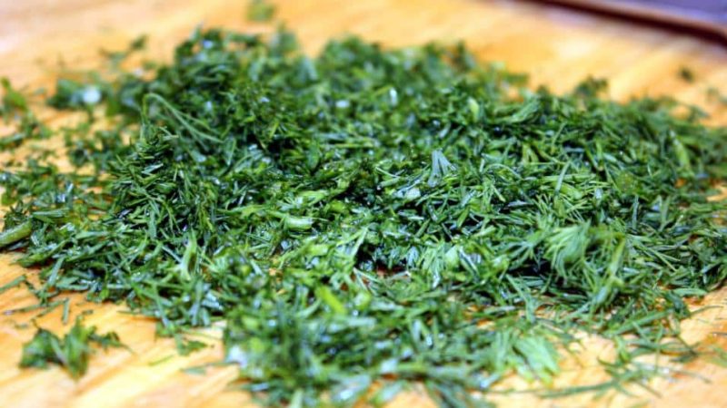 Comment conserver l'aneth pour l'hiver à la maison: les meilleures méthodes de stockage