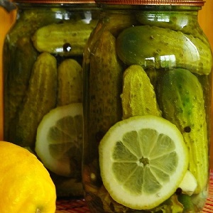 Les meilleures recettes de concombres marinés croustillants au citron pour l'hiver