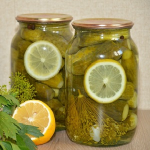 Les meilleures recettes de concombres marinés croustillants au citron pour l'hiver