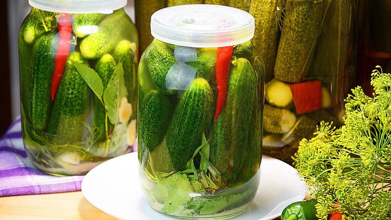 Les meilleures recettes pour mariner les concombres à froid sous un couvercle en nylon