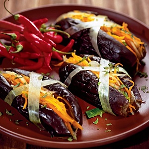 Les recettes les plus délicieuses pour saler l'aubergine pour l'hiver dans des pots de ménagères expérimentées