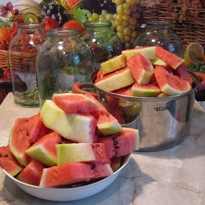 Recettes simples et rapides pour l'hiver: pastèques marinées en pots de 3 litres