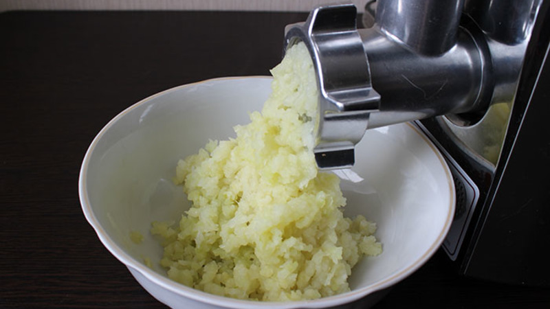 Les meilleures façons de presser des oignons sans verser de larmes