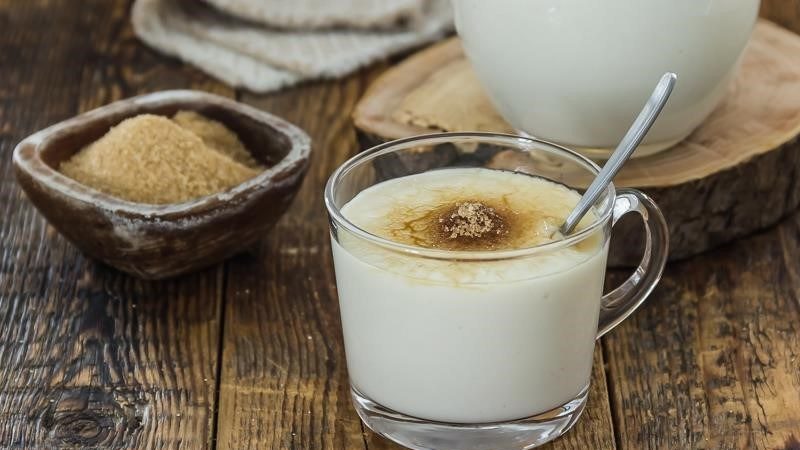 Les avantages et les inconvénients de la farine d'avoine pour le corps et la portée du produit