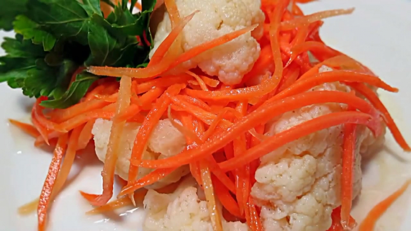 Nous préparons de délicieuses carottes coréennes pour l'hiver sans stérilisation dans des bocaux