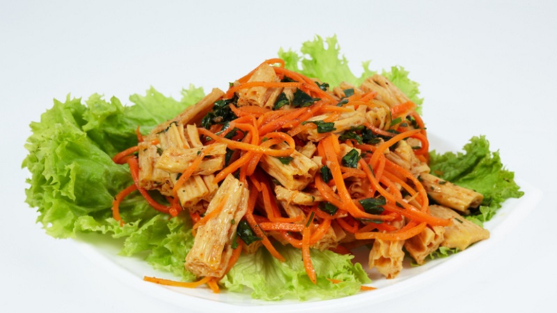 Nous préparons de délicieuses carottes coréennes pour l'hiver sans stérilisation dans des bocaux