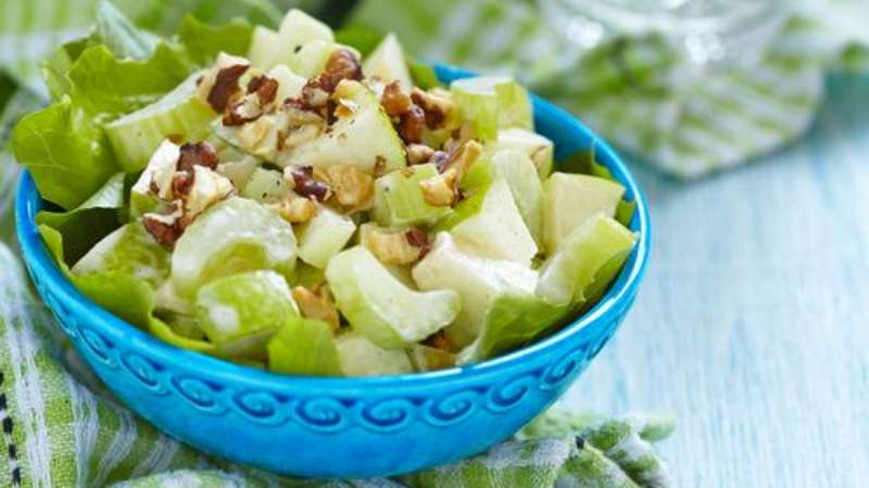 Comment et avec quoi le céleri est-il mangé: recettes