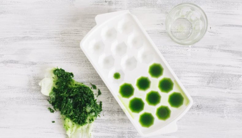 Comment faire de la glace au persil pour le visage: beauté et santé de la peau à partir d'ingrédients simples