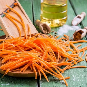 Comment préparer délicieusement des carottes à la coréenne pour l'hiver dans des bocaux