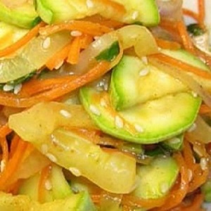 Comment préparer délicieusement des carottes à la coréenne pour l'hiver dans des bocaux