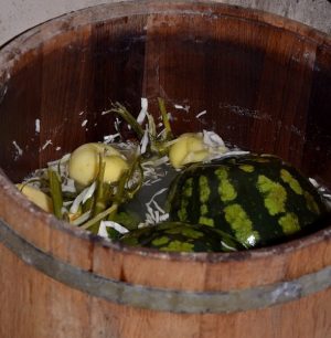 Comment faire fermenter des pastèques dans un tonneau: recettes éprouvées