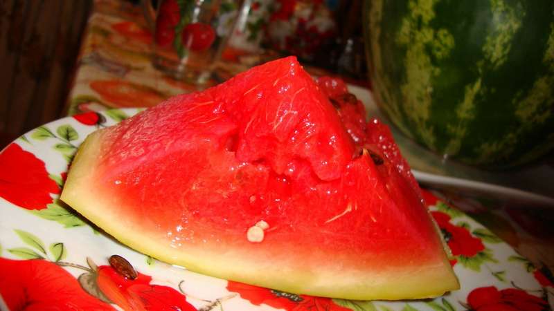 Recettes simples pour l'hiver: comment mariner des pastèques dans des bocaux