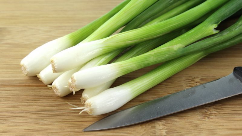 Teneur en calories, avantages et inconvénients des oignons verts