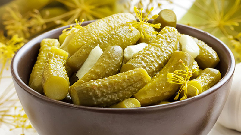 De délicieuses recettes pour l'hiver: concombres marinés croustillants en pots sans stérilisation