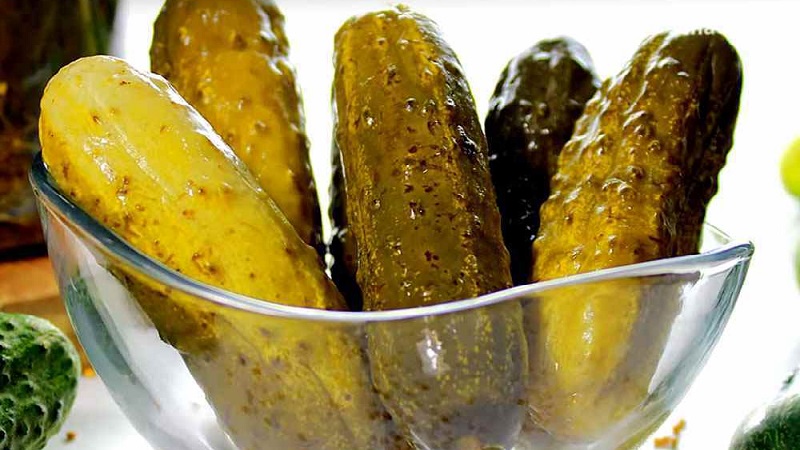 Les meilleures recettes sur la façon de mariner les concombres dans un seau en plastique pour l'hiver et des recommandations pour conserver ces blancs