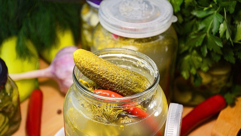 Les meilleures recettes pour mariner les concombres à froid pour les conserver dans un appartement en hiver