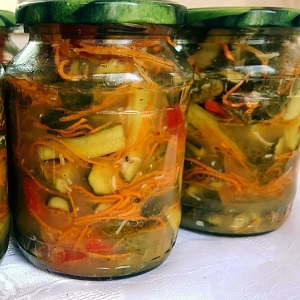 Les recettes les plus délicieuses pour conserver les concombres pour l'hiver