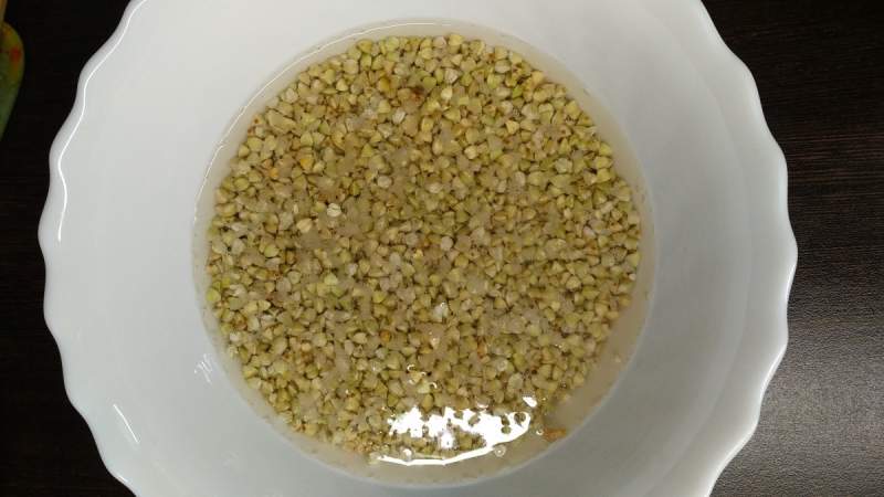 Quelle est la différence entre le sarrasin vert et le sarrasin ordinaire, ce qui est plus utile