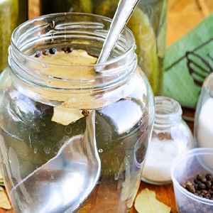 Comment préparer correctement les concombres marinés sans stérilisation pour l'hiver